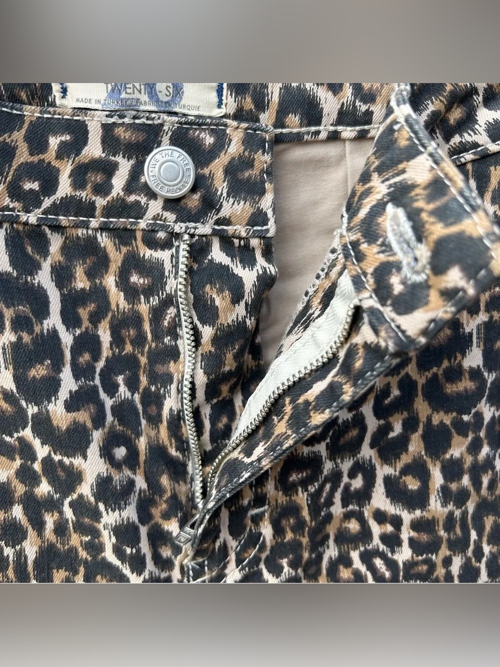 Free People NWT We the Free Leopard Print Bell
Bottom Pants Size 26 NWOT - Picture 6 of 7